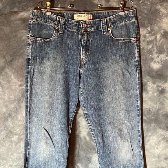 Levi’s 525 Boot Cut Distressed Jeans, raw hem, Women's approx. size 12 - Picture 3 of 16